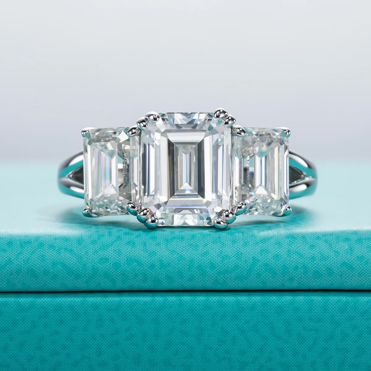 AnuJewel 5cttw Emerald D Color Moissanite Engagement Ring 925 Sterling Silver Three-Stone Ring For Women Jewelry Wholesale