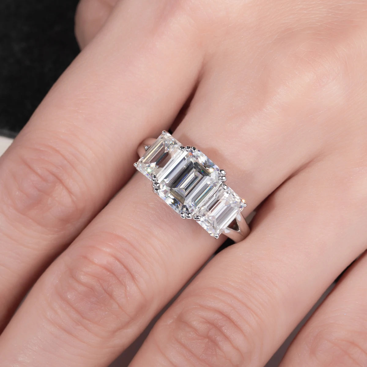 AnuJewel 5cttw Emerald D Color Moissanite Engagement Ring 925 Sterling Silver Three-Stone Ring For Women Jewelry Wholesale