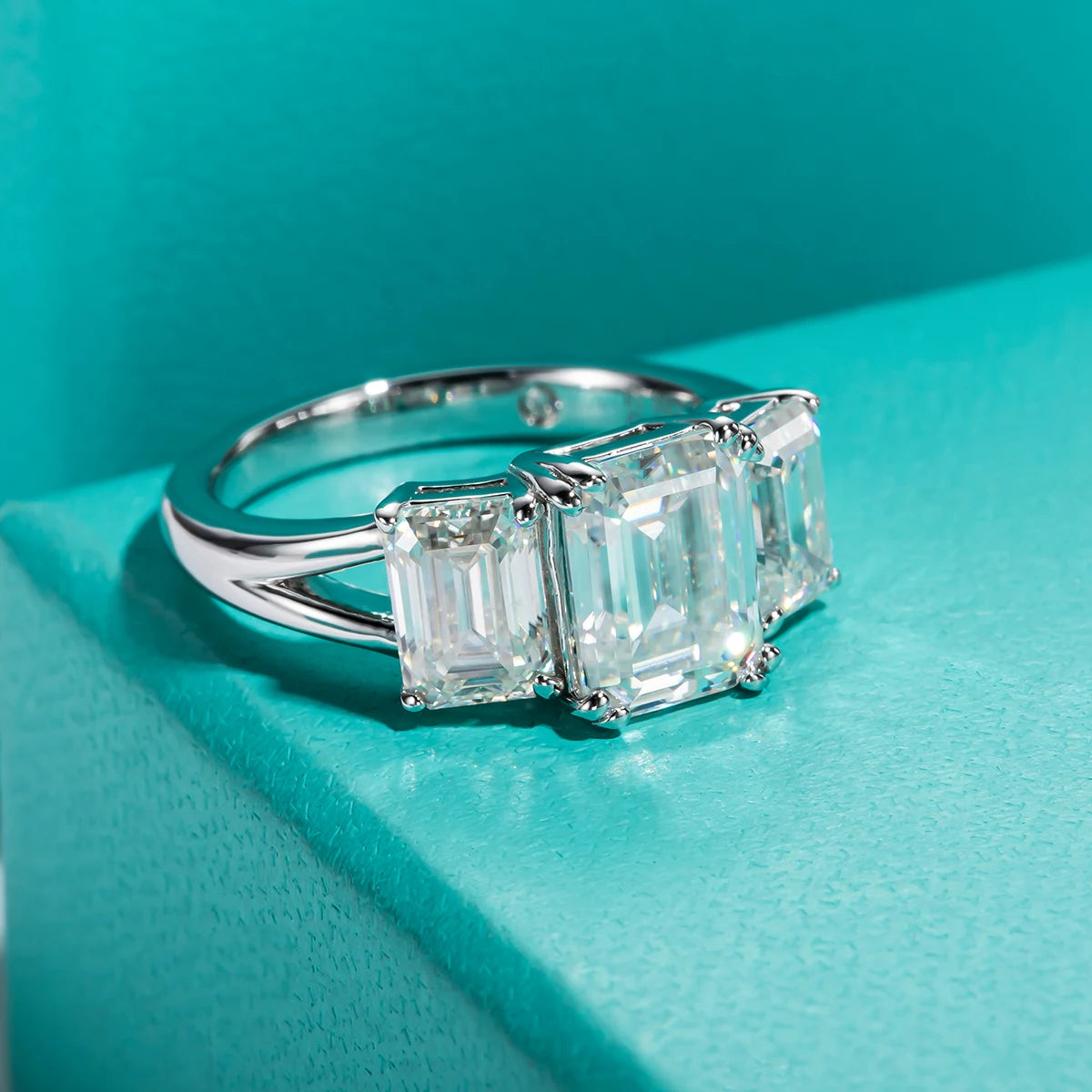 AnuJewel 5cttw Emerald D Color Moissanite Engagement Ring 925 Sterling Silver Three-Stone Ring For Women Jewelry Wholesale