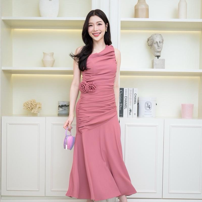 เดรส ชุดราตรี เดรสออกงานหรู NP065 ไหล่เบี่ยงเว้าเอว รูดทั้งตัว พร้อม ดอกไม้ ใส่ออกงานแต่ง พรีเมี่ยม